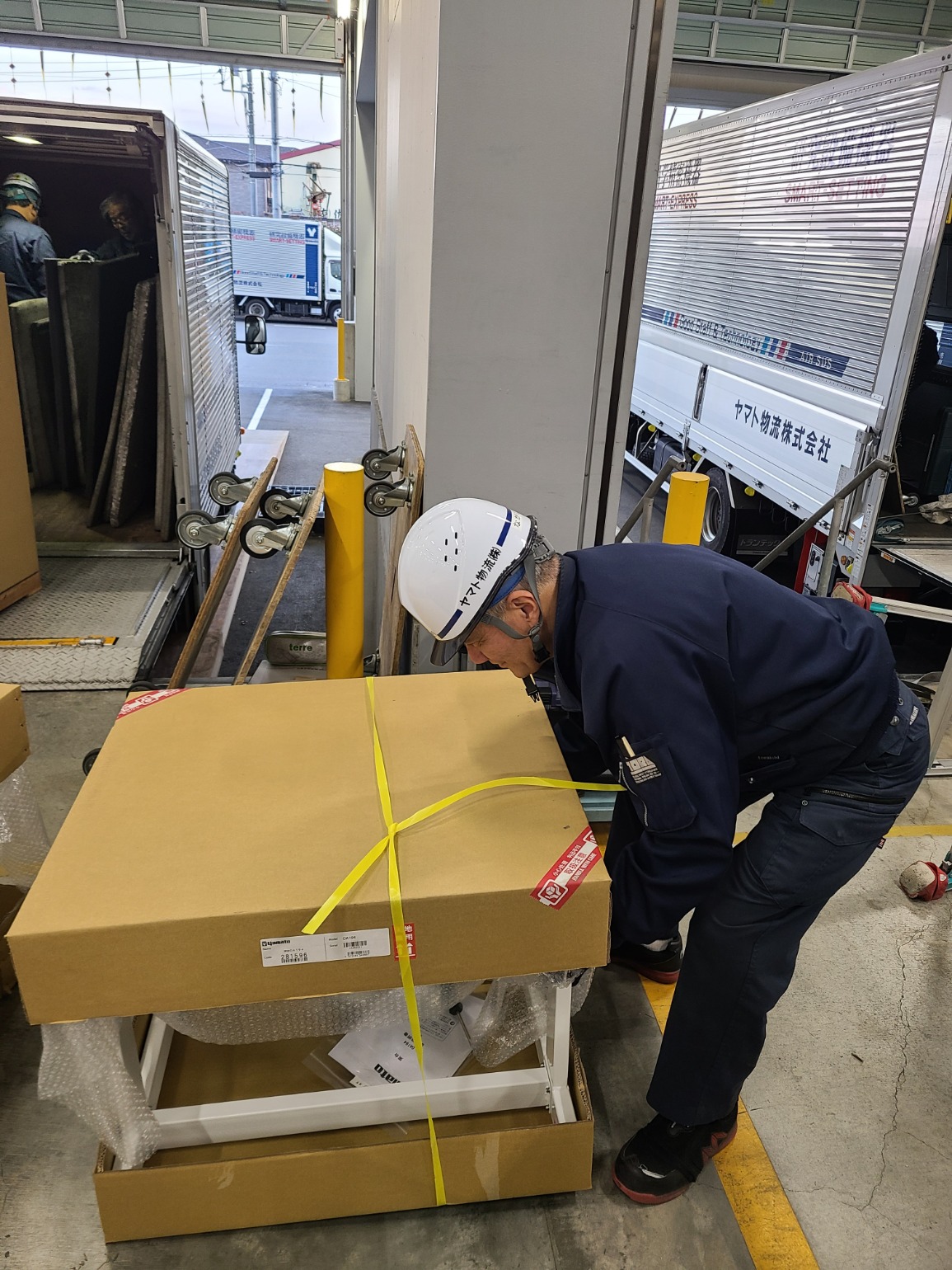 荷物の運搬風景